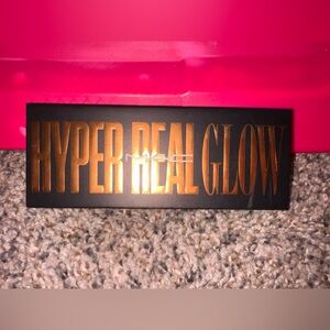 NWOT MAC Hyper Real Glow Palette
